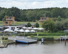 Toàn bộ căn nhà/căn hộ Stilt House With A View Of The Kiel Canal (since August 2021) (Schafstedt, Đức)