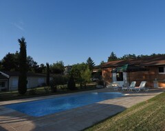 Toàn bộ căn nhà/căn hộ Villa With Pool And Open View, Located Towards Lyon . (Salvizinet, Pháp)