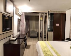 Hotel Greentree Inn (Jiangsu Suzhou Taicang Baolong Square Express ) (Jiangdu, Kina)