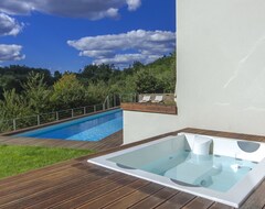Tüm Ev/Apart Daire Modern Villa With Heated Pool, Hot Tub, Volleyball Court And Mini Football (Svetvinčenat, Hırvatistan)