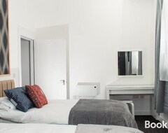 Casa/apartamento entero Modern And Chic 2 Bedroom Flat (Eccles, Reino Unido)