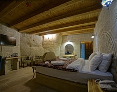 Hotel Zeuz Cave Suites (Nevsehir, Turkey)