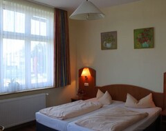 Khách sạn Hotel Zum alten Ponyhof (Niemegk, Đức)