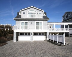 Casa/apartamento entero Pristine, Oceanside North Beach House 1 House From Ocean. Built In 2013. (North Beach Haven, EE. UU.)