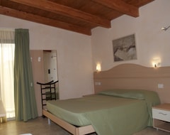 Khách sạn Baia dei Gigli - Hotel Club (Isola di Capo Rizzuto, Ý)