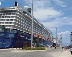 Hotel For Harbor Travelers (Piraeus, Grækenland)