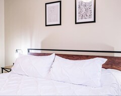 Cijela kuća/apartman Great Suburban Location! King Size Bed! -new Furniture! (Hickory Hills, Sjedinjene Američke Države)