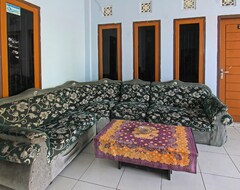 Khách sạn Oyo 92095 Wisma Dhana Syariah (Praya, Indonesia)