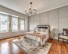 Entire House / Apartment Historic Charmer In Ardmore, With Breakfast Nook And Formal Dining. (Ardmore, USA)