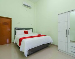 Hotel Reddoorz Syariah Near Muara Enim Train Station (Muara Enim, Indonezija)