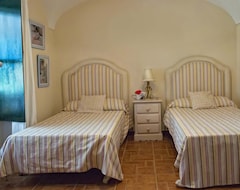 Entire House / Apartment Chalet, 4 Rooms, Pool ... (Puebla de la Calzada, Spain)