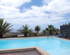 Casa/apartamento entero Enchanting Holiday Apartment With Sea View In Private Villa With Pool (Puerto del Carmen, España)