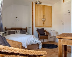 Otel Ideal For Two People (Lion-sur-Mer, Fransa)