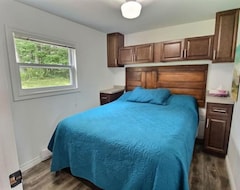 Casa/apartamento entero Lake Front Bliss: Cozy And Modern Cottage Retreat (Alton, Canadá)