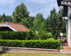 Koko talo/asunto Vikendica Majevicka Oaza (Kalesija, Bosnia ja Herzegovina)