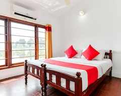 Hotelli OYO 23103 Houseboat Ganga 5bhk Deluxe (Alappuzha, Intia)