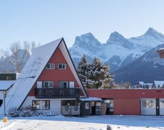 Khách sạn Rocky Mountain Ski Lodge (Canmore, Canada)