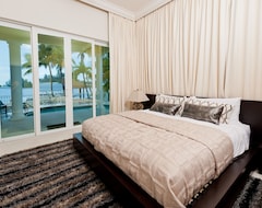 Aparthotel Lujo sin igual con piscina privada y muelle en Cayman Kai (East End, Islas Caimán)