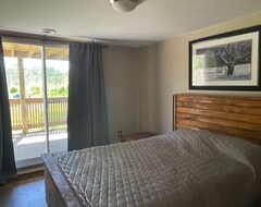 Casa/apartamento entero Moonshadow 4 Season Cottage Near Sauble Beach (Wiarton, Canadá)