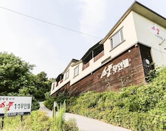 Otel Enlargement Picnic (Eumseong, Güney Kore)