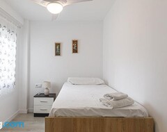 Koko talo/asunto Luminoso Y Acogedor Apartamento Con Ac (Alicante, Espanja)