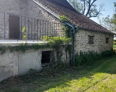 Toàn bộ căn nhà/căn hộ Cottage Dans Le Parc Du Château Du Ligondeix, (Chambonchard, Pháp)