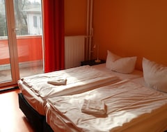 Nhà nghỉ Happy go Lucky Hotel + Hostel (Berlin, Đức)