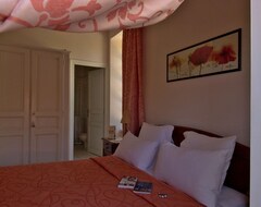 Hotel Logis - Hostellerie Clau del Loup (Anglars-Juillac, France)