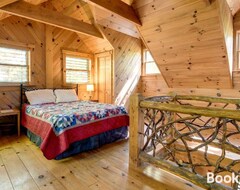 Hele huset/lejligheden Serene Balsam Grove Cabin With Porch And Hot Tub! (Balsam, USA)