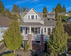Tüm Ev/Apart Daire Spacious Retreat With Outdoor Dining, Patios And Views (Seattle, ABD)