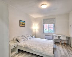 Hele huset/lejligheden Specious 3 Bedrooms With Free Parking (Montreal, Canada)