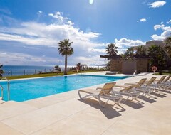 Hele huset/lejligheden Luxury Modern Seafront Apartment With Pool, Seafront With Amazing Sea Views Towards Gibraltar (Estepona, Spanien)