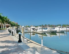 Khách sạn House On Quiet Street W/ Heated Pool & Easy Access To Shopping & Beaches (Đảo Marco, Hoa Kỳ)
