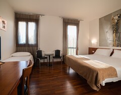 Khách sạn Hotel Querini Budget & Business Hotel Sandrigo (Sandrigo, Ý)