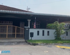 Koko talo/asunto Homestay Mamatwinz , Parit Buntar (Parit Buntar, Malesia)