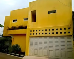 Hotelli Oyo 93286 Yellow House Syariah (Bogor, Indonesia)