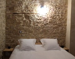 Toàn bộ căn nhà/căn hộ Spacious And Comfortable Apartment In A Gard Hamlet (Sabran, Pháp)