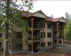 Khách sạn Kokanee Springs Resort (Crawford Bay, Canada)