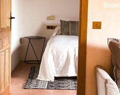 Entire House / Apartment El Cuento De La Encina. Un Espacio Para Sentir (Majaelrayo, Spain)