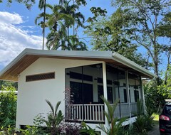 Toàn bộ căn nhà/căn hộ 2 Bedroom Jungle Bungalow With Small Pool And Garden (Limón, Costa Rica)