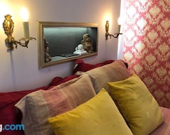 Bed & Breakfast Love Nest Versailles Style (Namur, Belgia)