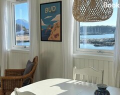 Koko talo/asunto Waterfront Cabin / Home By The Beach (Fræna, Norja)