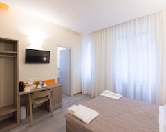 Hotel San Felice 135 - 3 (Bologna, Italy)