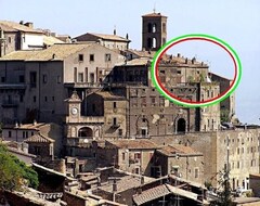 Toàn bộ căn nhà/căn hộ Rooftop Terrace Apartment With A Great View In Orsini Palace (Bomarzo, Ý)