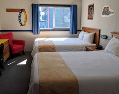 Hotel The Bulldog Silver Star - Standard Queen + Double/single Bunk Bed 3 (Vernon, Canada)