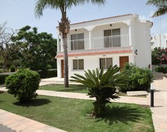 Maistrali Hotel Apartments & Bungalows (Paralimni, Kıbrıs)