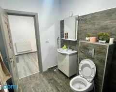 Entire House / Apartment D&d New Residence (Pitesti, Romania)