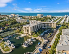 Khách sạn Intercoastal Condo with View - Close to Big Beach (Sarasota, Hoa Kỳ)