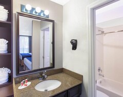 Hotel Universal Getaway! Comfy Unit, Pool, Breakfast, Shuttle, Parking (Orlando, USA)