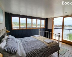 Bed & Breakfast Inner Dowsing Lightship (Rochester, United Kingdom)